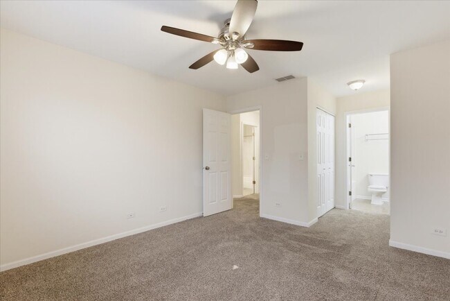 Building Photo - 28909 Pondview Dr