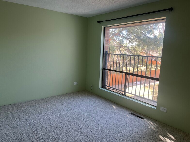 bedroom - 6424 E Bates Ave