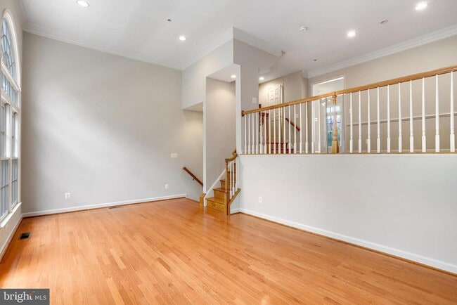 Building Photo - 213 Oak Knoll Terrace