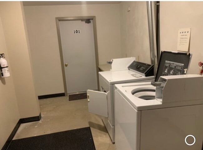 Building Photo - 10561 North Rd