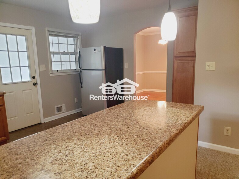 Building Photo - 2020 Annette Ln SW