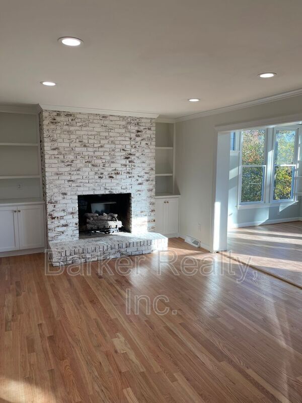 Building Photo - 1008 Deerfield Rd