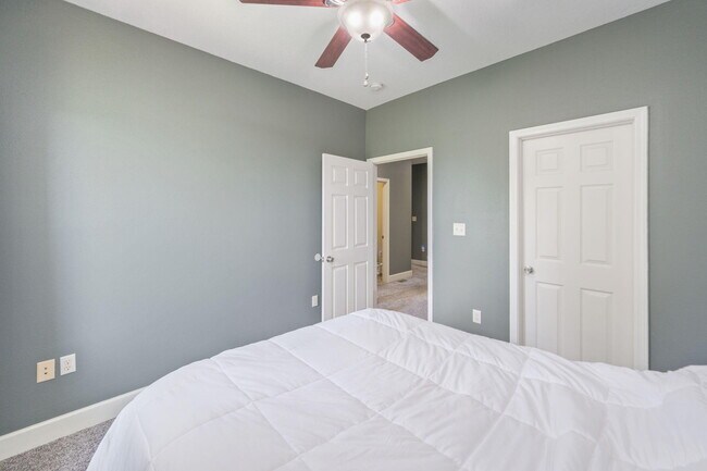 Building Photo - 406 Arbor Lake Dr