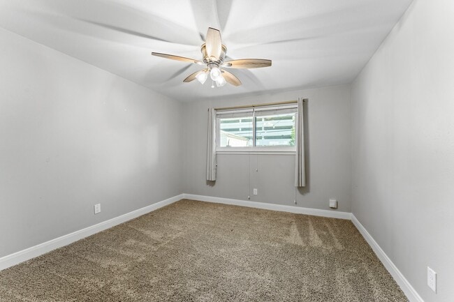 Building Photo - 2515 Blue Willow Dr