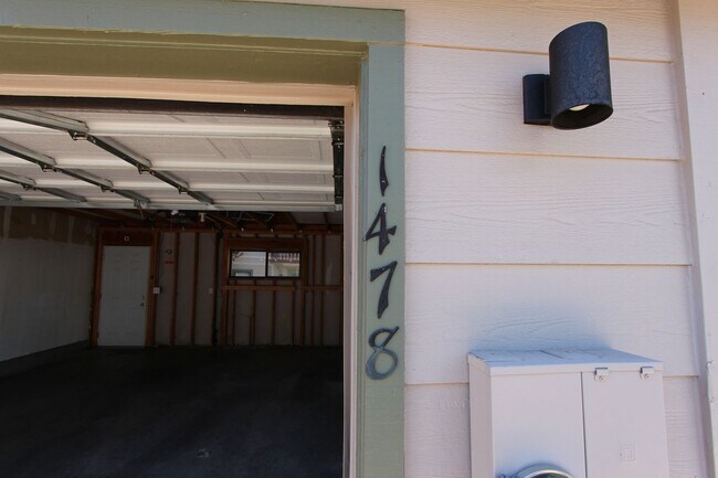 Building Photo - 1478 E Ivy Ln