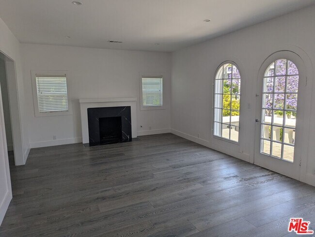 Building Photo - 807 Croft Ave