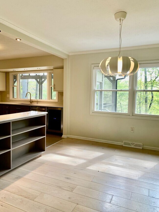 Building Photo - East AVL - Mid Century Modern Beauty in Bo...