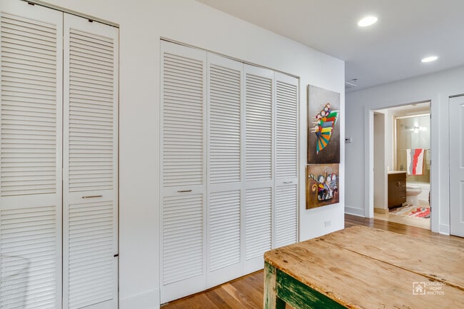 Building Photo - 525 Kedzie St