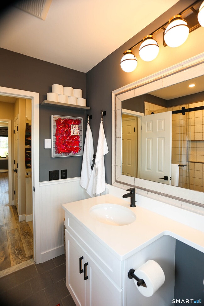 Building Photo - 36 Turn of River Rd