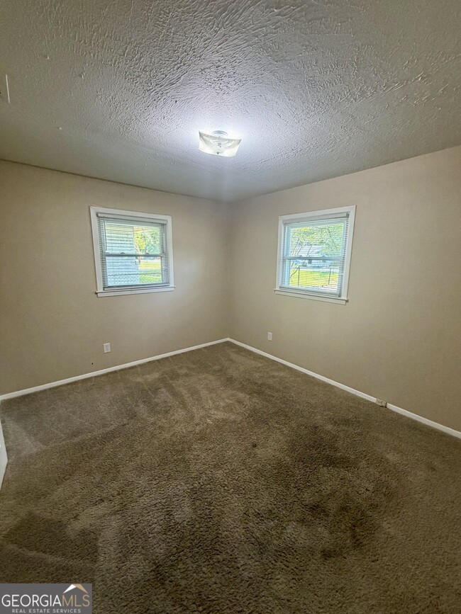 Building Photo - 814 Crestwood Terrace