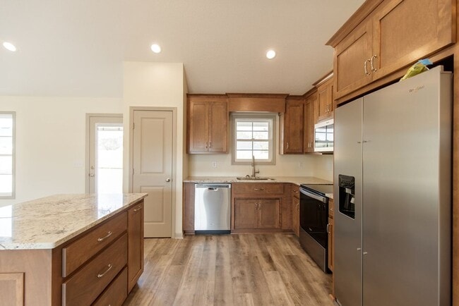 Building Photo - South Lowndes Charmer