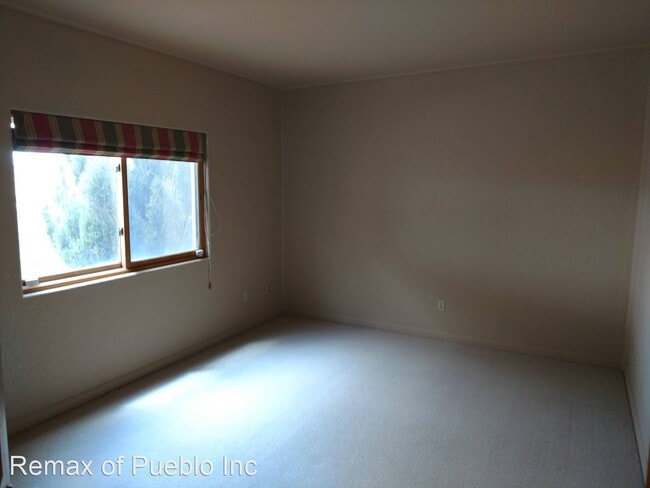 Building Photo - 4 br, 3 bath House - 385 S. TEJON