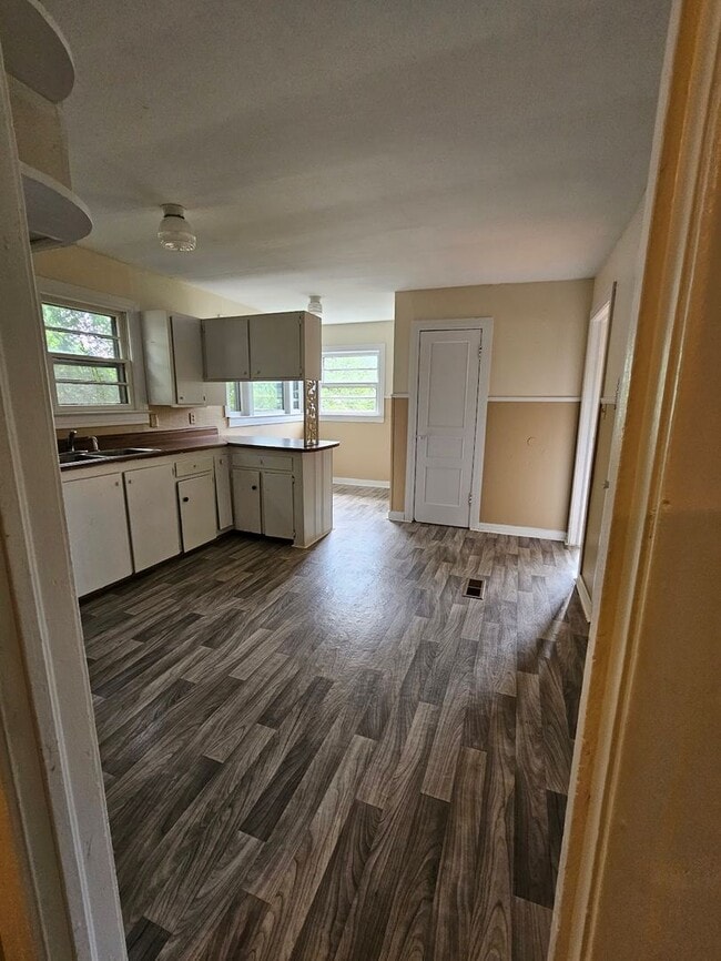 Building Photo - 4 bedroom/2 bathroom house in Florence, ju...