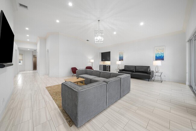 Building Photo - 114 Palm Point Cir