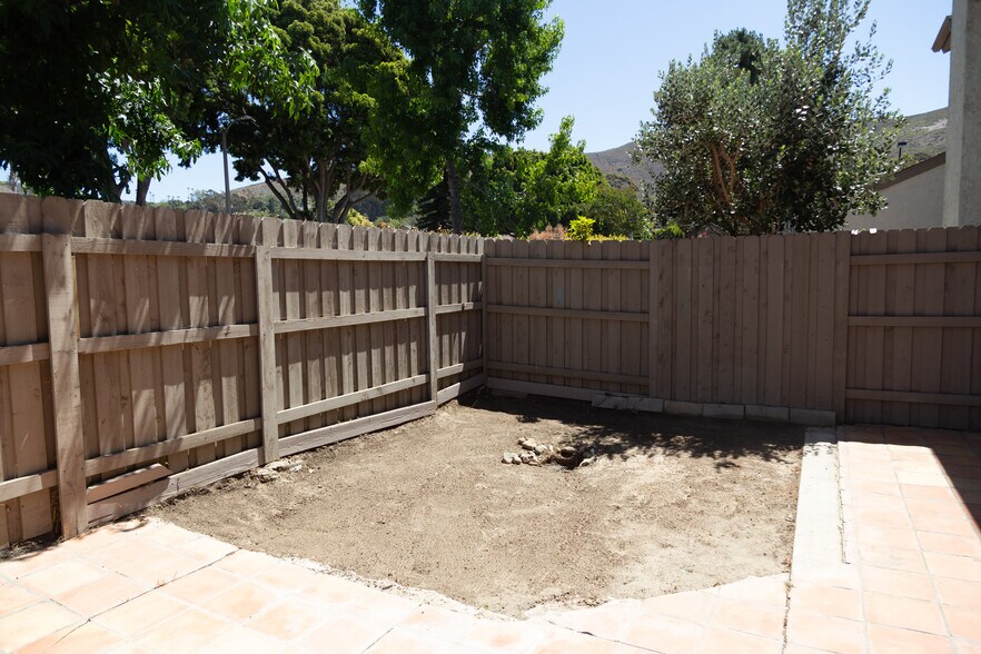 Building Photo - 215 Blackfoot Ln