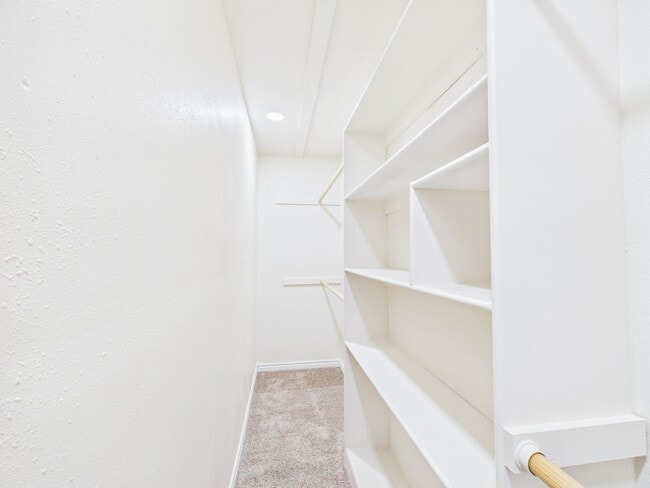 Building Photo - 3904 SW Parkridge Blvd