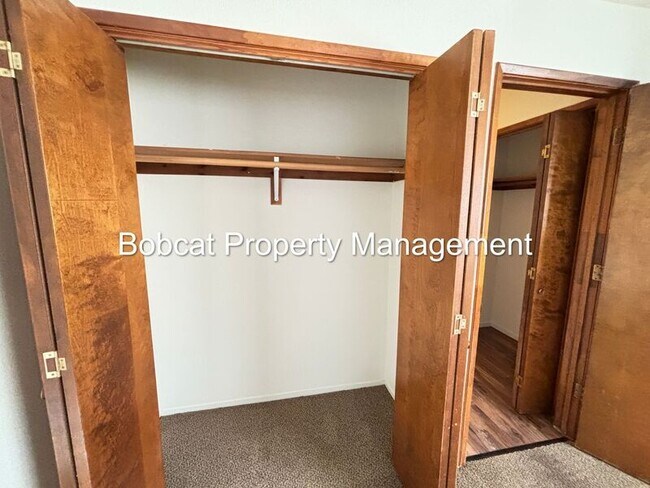 Building Photo - 1516 South Ct