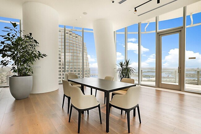 Building Photo - 300 S Biscayne Blvd