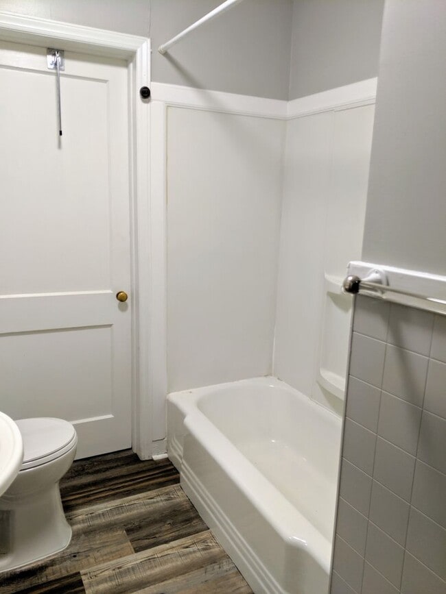 Building Photo - Fabulous Black Mountain Location!