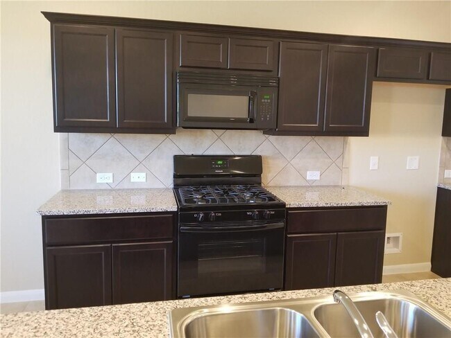 Building Photo - 2880 Donnell Dr