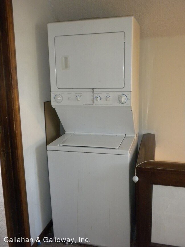 Building Photo - 1410 University Ave