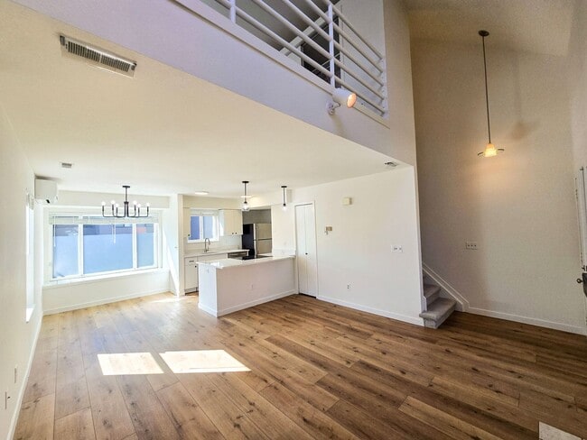 Building Photo - Bright 1-bedroom loft in the heart of Boulder- Available Now