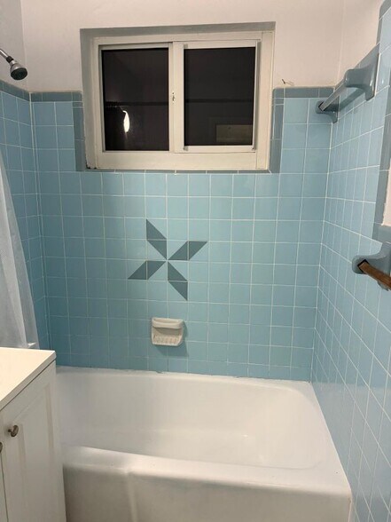 Building Photo - 2734 NW 16th Terrace