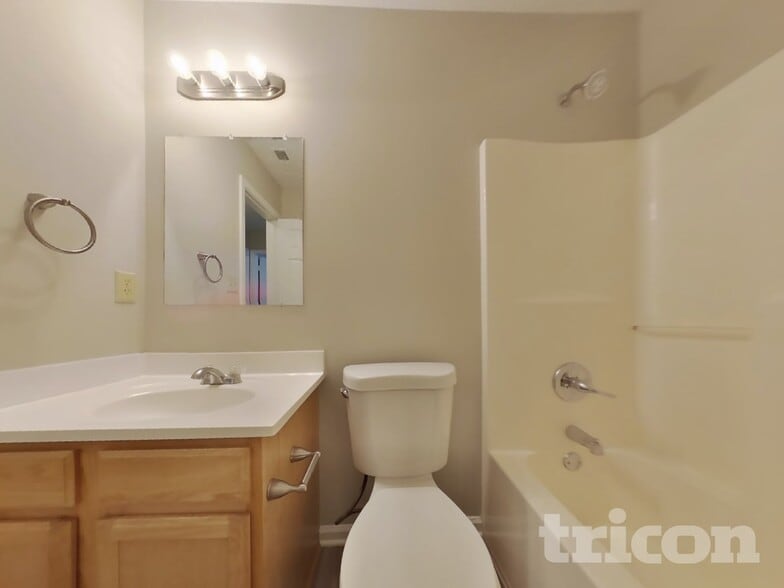 Building Photo - 6674 Largo Ln