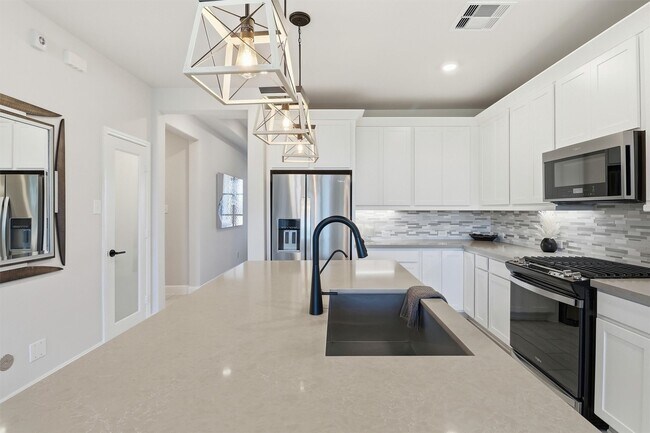 Building Photo - 10126 Water Harbor Dr