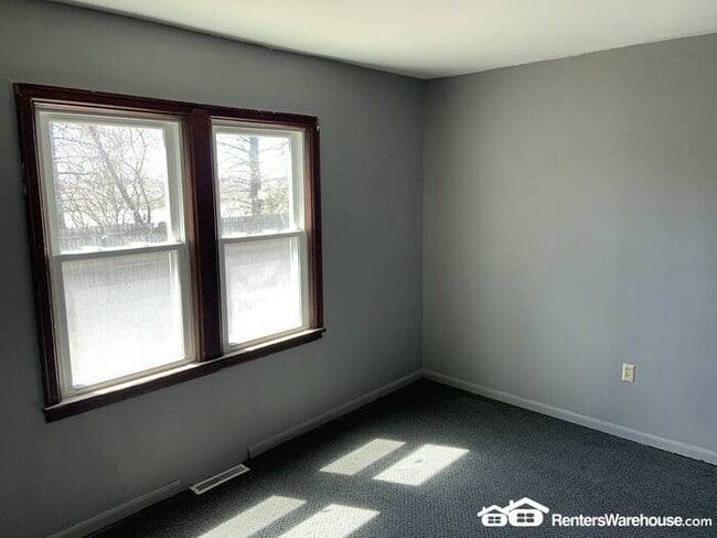 Building Photo - Beautifully Remodeled SFH in Plato Availab...