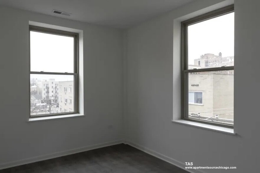 Building Photo - 940 W Winona St