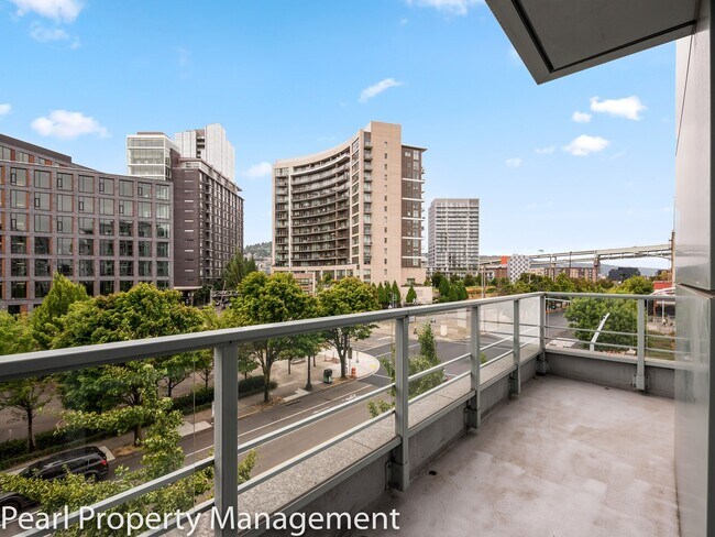 Building Photo - Waterfront Pearl - 1 bed/1.5 bath/den sw corner unit with parking/2 balconies/river view/most uti...