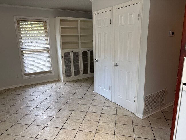 Building Photo - Spectacular