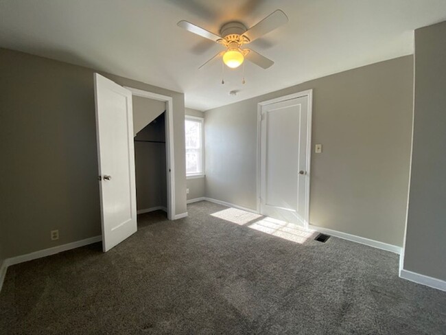 Building Photo - 2 Bedroom 1 Bathroom Home Available in Spr...