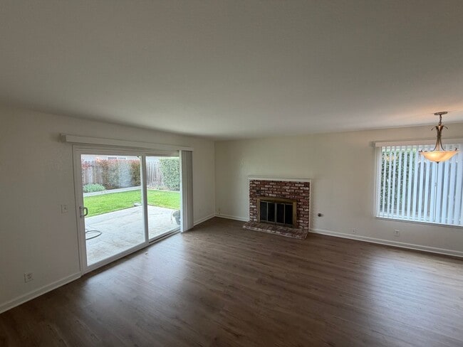 Building Photo - 1310 Lesley Ct