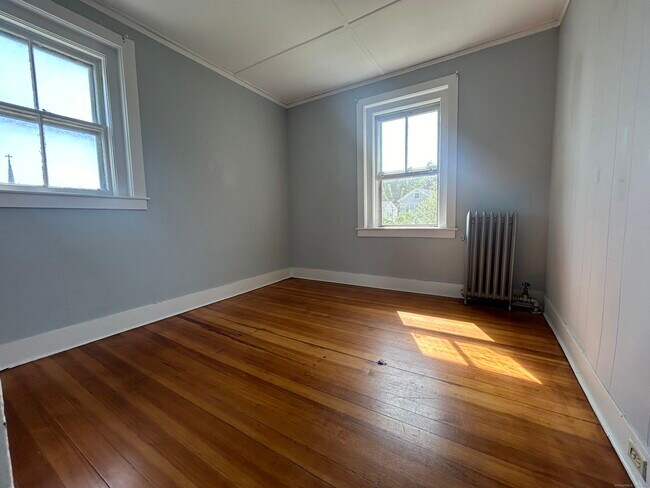 Building Photo - 10 Cherry St