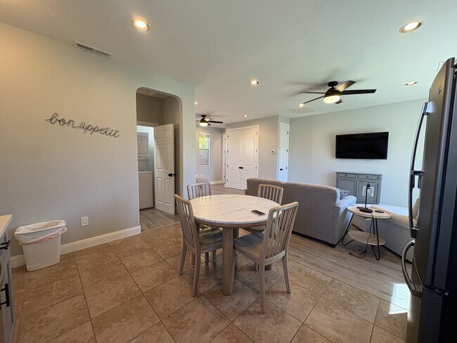 Building Photo - Hurricane Casita