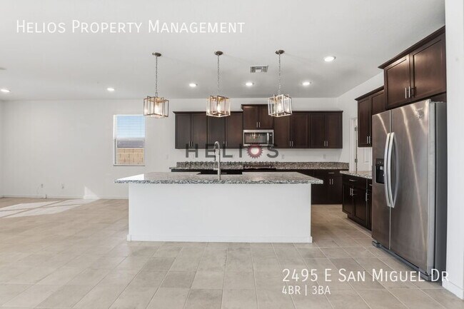 Building Photo - 2495 E San Miguel Dr