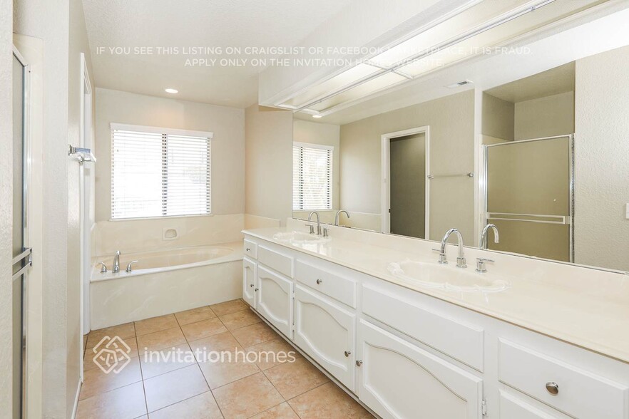 Building Photo - 10432 Brookmead Dr