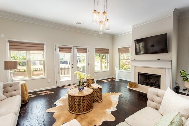 Building Photo - 745 Fountainhead Ln NE
