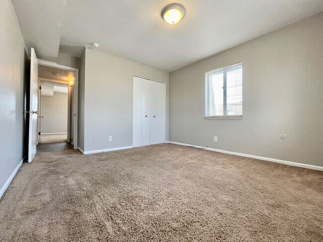 Building Photo - 4245 Oak Park Dr SE