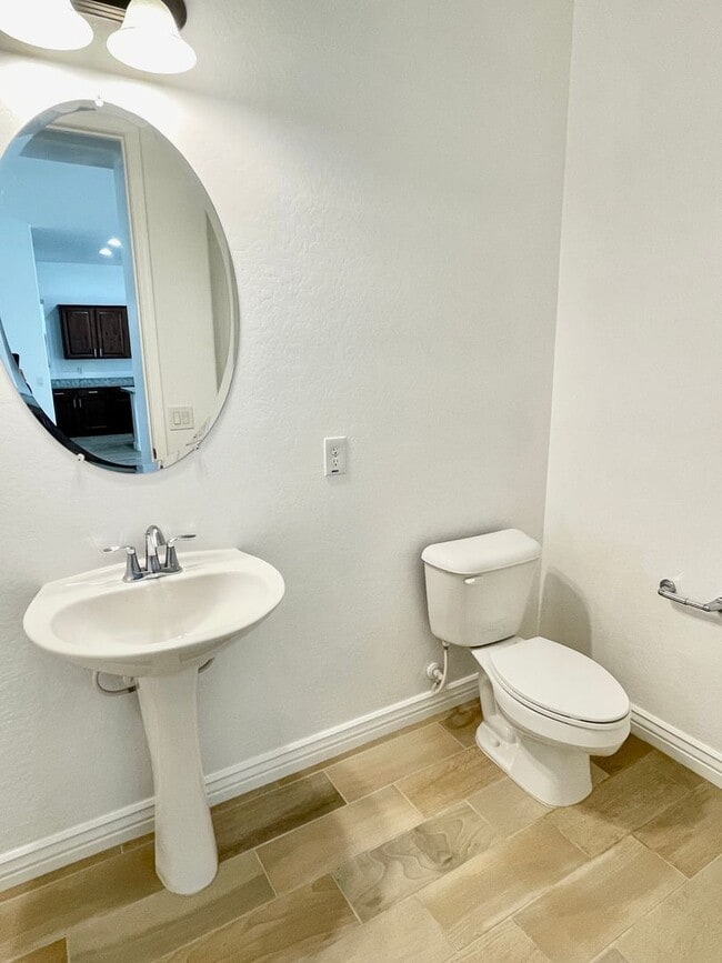 Building Photo - Gorgeous 3 Bed/2.5 Bath + Den Home In Chandler! Gated Community & Upgrades Throughout Home!