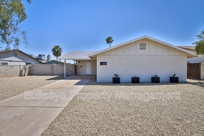 Primary Photo - 1947 E Greenway Dr