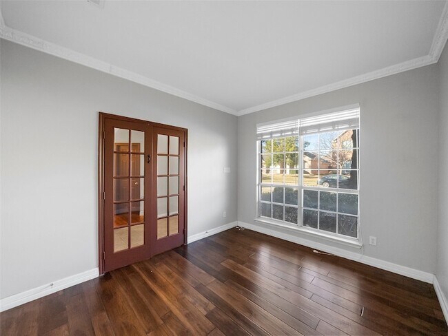 Building Photo - 9943 Red Cedar Dr