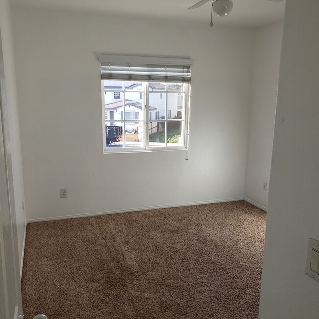 Building Photo - GORGEOUS 4 Bedroom** & 3 full bathrooms on a Cul-De-Sace Home!!
