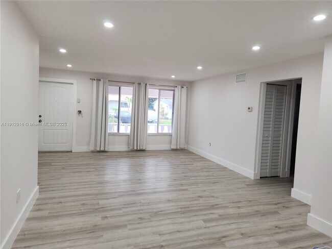 Building Photo - 15630 NW 2nd Ct