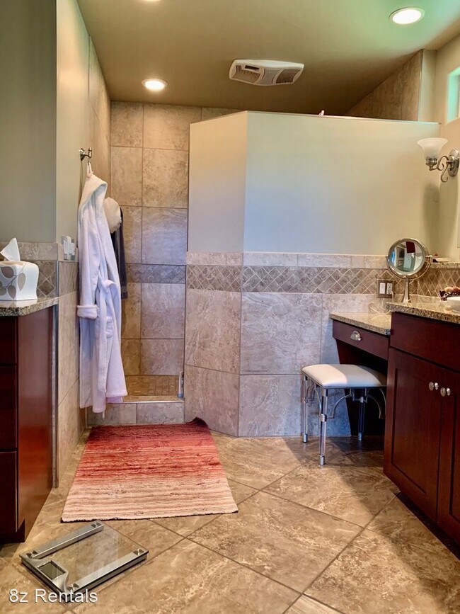 Building Photo - 4 br, 3 bath House - 6942 Roaring Fork Trail