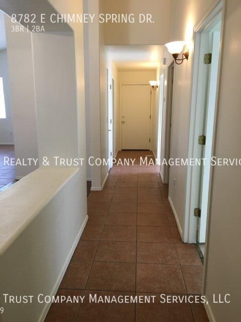 Building Photo - 8782 E Chimney Spring Dr