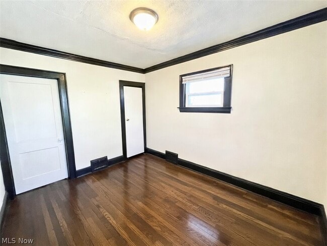 Building Photo - 4032 E 142nd St