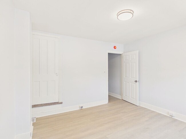 Building Photo - 2 Bedroom Single Family on Penn with Bonus Room